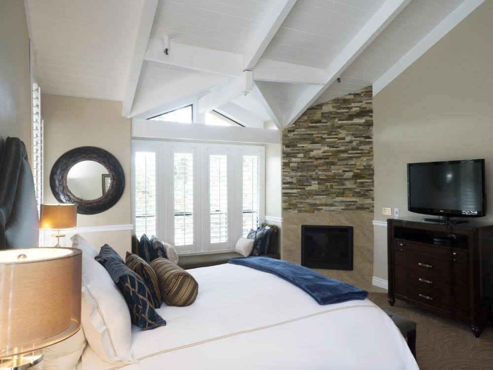 Carriage House Inn