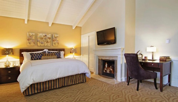 Carriage House Inn image 10