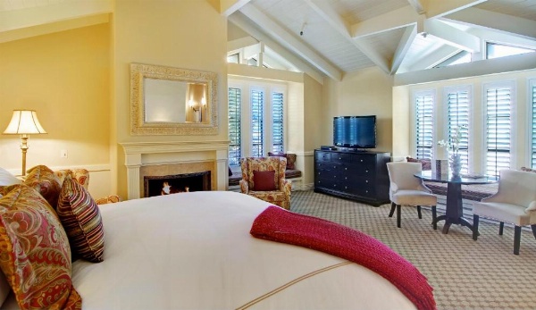 Carriage House Inn image 12