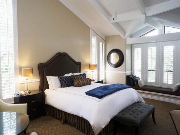 Carriage House Inn image 14