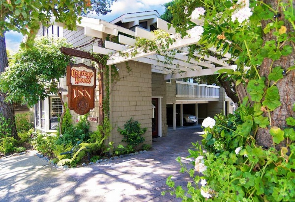 Carriage House Inn image 29