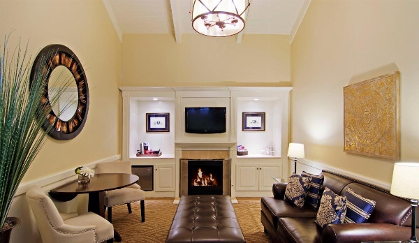 Carriage House Inn image 4